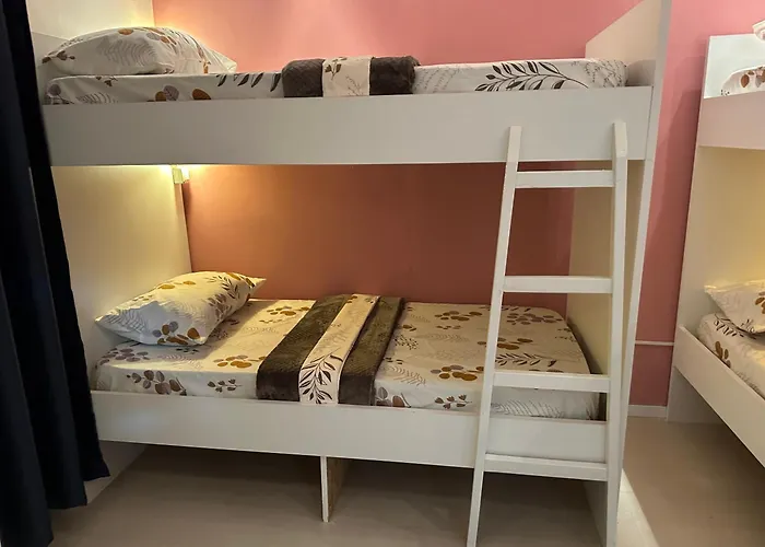 Blloku Vibes - Female Only ティラナ