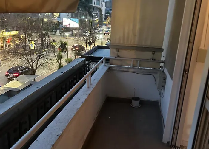 Hostel Blloku Vibes - Female Only Tirana