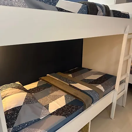 Hostel Blloku Vibes - Female Only Tirana