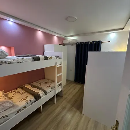 אכסניה Blloku Vibes טיראנה