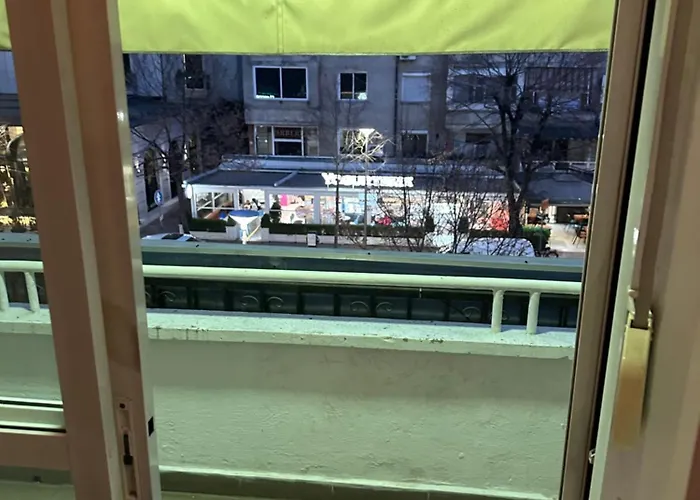 Blloku Vibes - Female Only * טיראנה