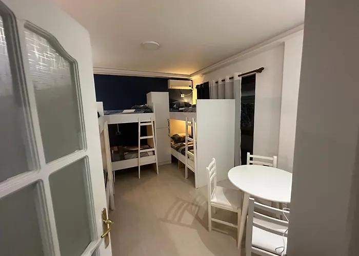 Blloku Vibes - Female Only Hostal Tirana